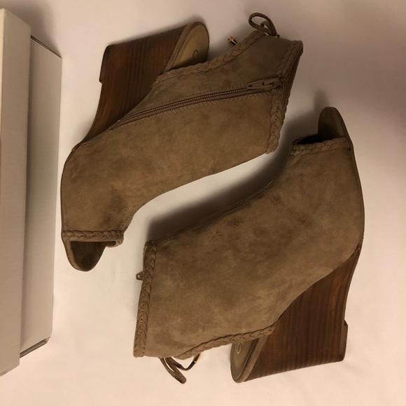 Cato open toe wedge booties. Creamy gray. Size 11. - Picture 2 of 6